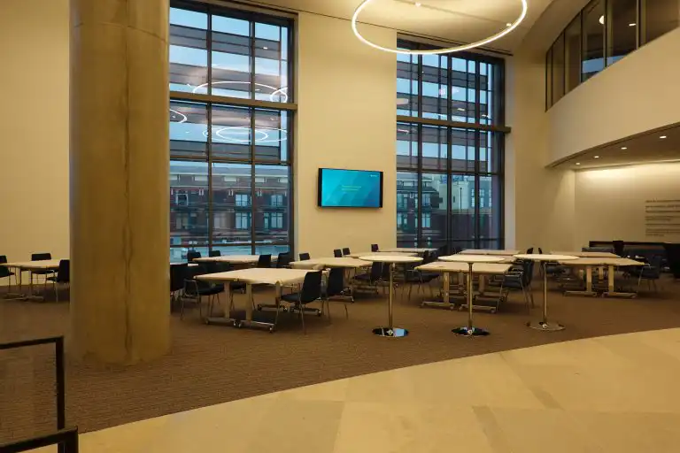 Modern meeting room with display and Innovox Flex loudspeakers