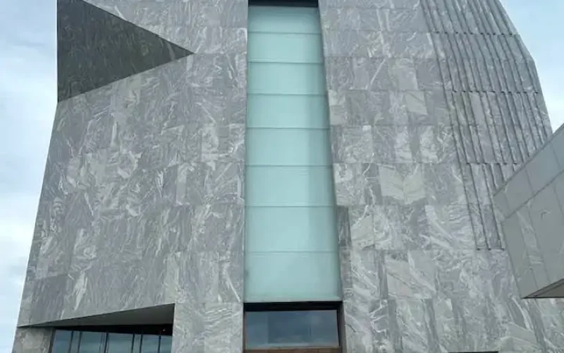 OBAMA CENTER FRONT